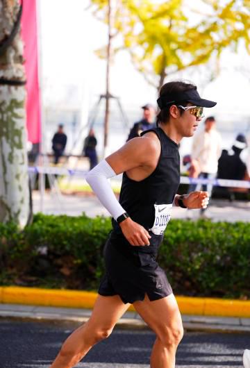 钟汉良生日跑马拉松:自律的人生到底有多爽?