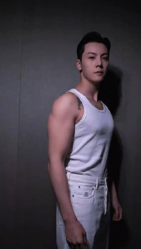 陈伟霆健身秘诀大公开!海外华人如何同步追星不卡顿?