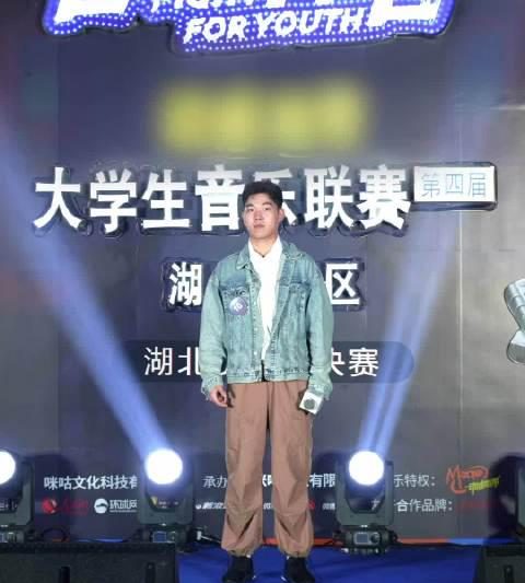 湖北高校惊现陶喆接班人？大学生音乐联赛现场堪比专业演唱会