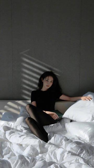 彭小苒白开水妆惊艳全网!素颜感妆容成2023美妆新趋势