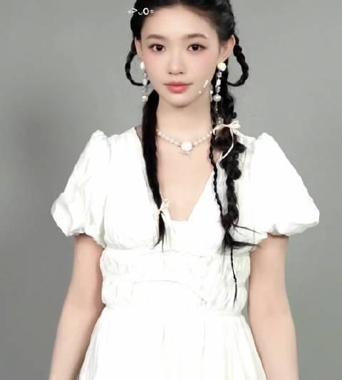 林允兔塑造型惊艳全网，海外华人如何突破地区限制追看内娱精彩内容