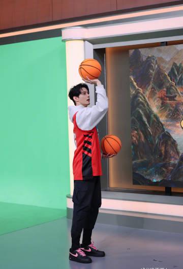 海外华人看球不再愁!这些方法帮你突破地区限制畅享体育赛事