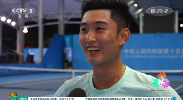 刷到商竣程全运会备战视频时,我正被网速卡得想砸电脑——突然想起海外朋友看国服直播的痛