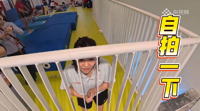 全红婵收到全景摄像机秒变拍摄达人,萌翻网友直呼这就是我本人