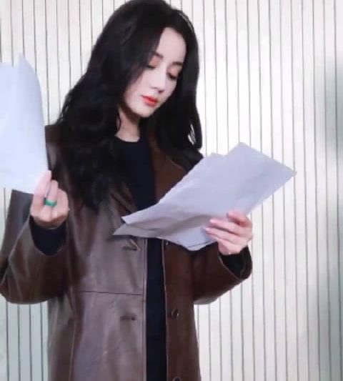 海外华人必看！迪丽热巴《枭起青壤》全黑造型惊艳全网，教你如何突破地区限制追剧