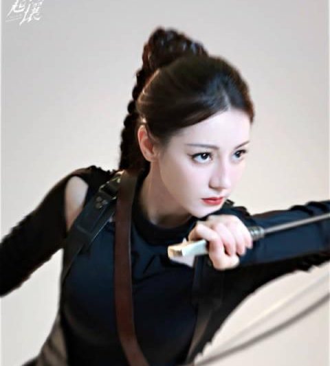 迪丽热巴《枭起青壤》惊艳亮相！浓颜系女主持刀造型引爆全网期待