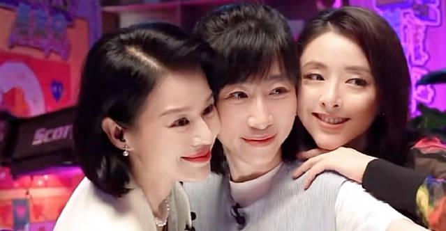 任素汐胡杏儿黄小蕾片场欢乐自拍，这“找角度”的场面，是不是像极了拍照时的你？