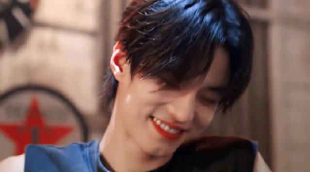 何与的“高定糙汉”风,为何让全网直呼“哥感”爆棚?