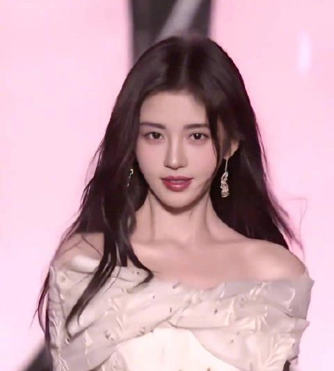 海外华人追剧追星遇难题？鞠婧祎红毯惊艳背后，是你看不到的播放限制