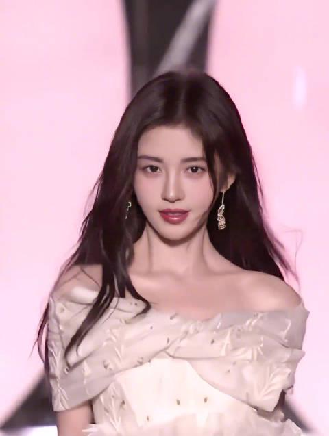 海外华人追剧追星遇难题?鞠婧祎红毯惊艳背后,是你看不到的播放限制