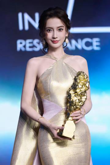 海外华人追剧难?两年后Angelababy红毯惊艳回归,背后是千万游子的娱乐困局