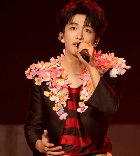 黄子弘凡广州献唱粤语版《平流层》，海外歌迷却听不了？一招教你解锁音乐无界