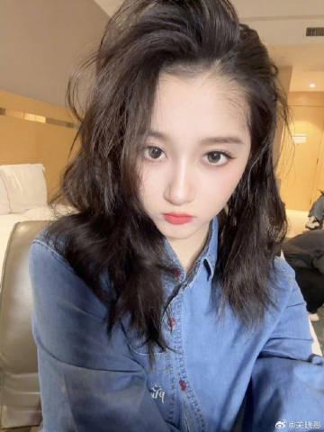 关晓彤双马尾造型再登央视,海外华人如何同步追看国内精彩舞台?