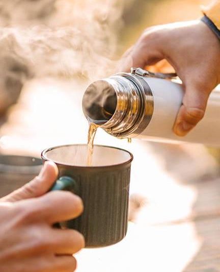 保温杯变“毒杯”？央视紧急提醒：认准这个标识，这四样东西千万别往里放！