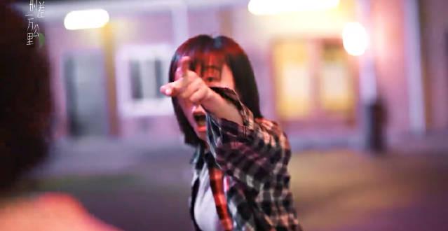 任素汐全英文怒怼低素质乘客!海外华人如何解锁国内热门综艺?