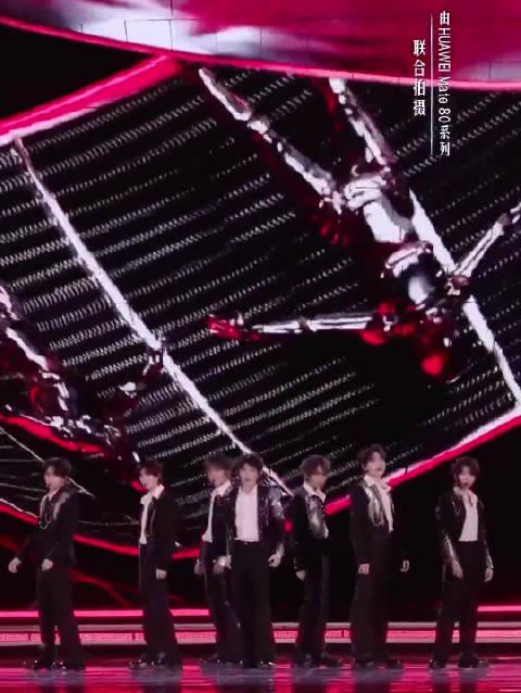 海外华人看不了时代少年团?别急,一招教你解锁央视鸿蒙星光盛典完整舞台!