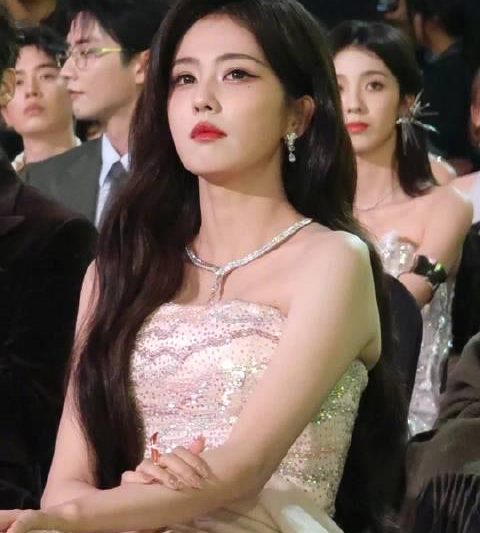 海外华人追星指南：轻松解锁大陆影视综艺，告别卡顿与地区限制烦恼