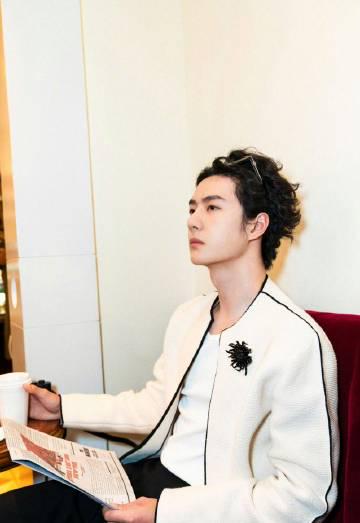 海外华人追剧遇阻？王一博辛芷蕾同框看秀背后，国内影视平台限制的破解之道