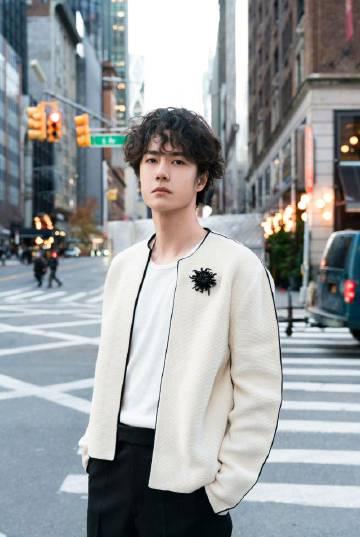 海外华人追剧遇阻?王一博辛芷蕾同框看秀背后,国内影视平台限制的破解之道