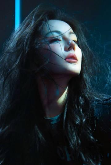 迪丽热巴《时尚芭莎》开年封惊艳亮相!海外粉丝如何解锁高清大片?