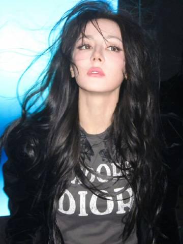 迪丽热巴《时尚芭莎》开年封惊艳亮相!海外粉丝如何解锁高清大片?