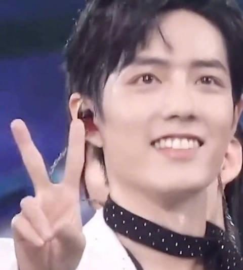 肖战跨年舞台官宣引爆期待！海外粉丝别急，这份观看指南请收好