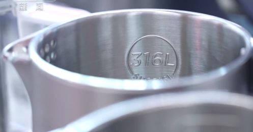 别再被忽悠了!电热水壶烧水致癌?专家辟谣背后,海外华人更该关心这些事