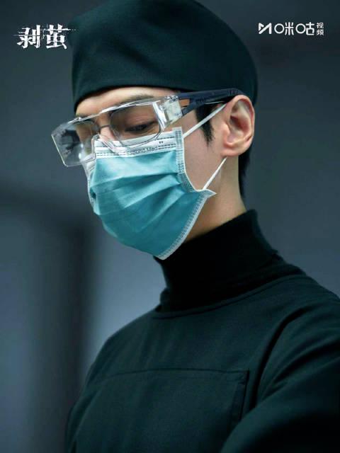 罗云熙新角色齐思哲引爆全网!海外剧迷如何解锁追剧新姿势?