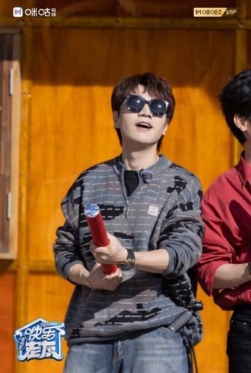 海外华人追国内综艺遇阻？《快乐老友有风季》在丽江上演热血游戏对决