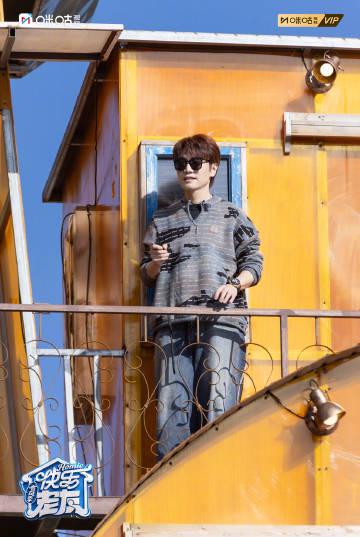 海外华人追国内综艺遇阻?《快乐老友有风季》在丽江上演热血游戏对决