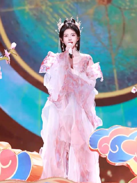 海外华人如何解锁江苏卫视春晚?鞠婧祎《壁上观》国风舞台惊艳,却因地区限制无法观看?