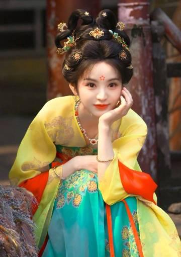 田曦薇新剧挑战“双恶女”,古装造型惊艳全网,海外剧迷如何同步追更?