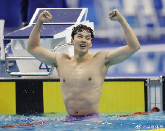 刷到汪顺破纪录的消息时,我正卡在海外看国综的转圈圈里,突然就懂了