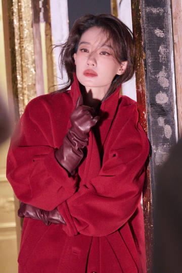 张小斐造型团队大揭秘:从“国民妈妈”到气场女王,她们如何打造爆款审美?