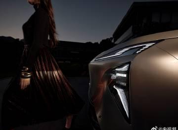 海外华人追剧听歌总卡顿？别急，先看看这款能让你全家‘升舱’出行的移动大平层