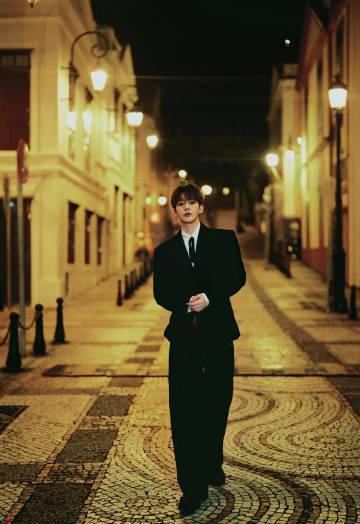 邓为暗夜贵公子造型出圈!海外粉丝急问:在哪能看他的作品?