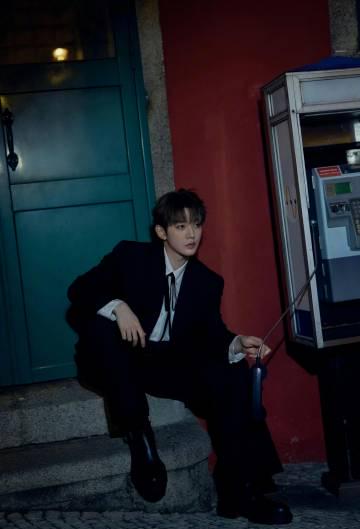 邓为暗夜贵公子造型出圈!海外粉丝急问:在哪能看他的作品?