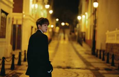 邓为暗夜贵公子造型出圈!海外粉丝急问:在哪能看他的作品?