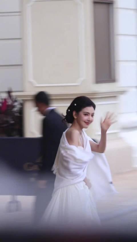 章若楠白裙造型美出圈!手把手教你拍出同款“在逃公主”氛围感大片