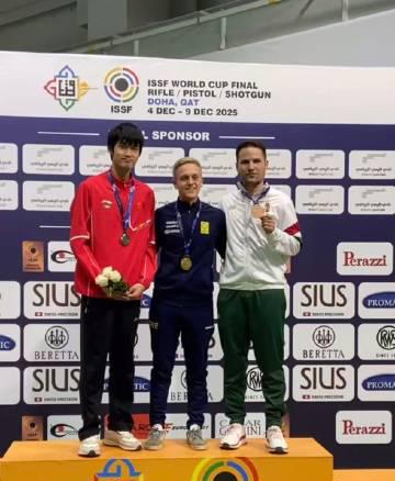 刷到盛李豪世界杯摘银的消息,我立刻给在澳洲的弟弟发了条信息