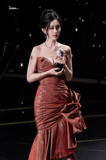 海外华人追剧遇阻?三招破解地区限制,轻松重温国内热门影视综艺