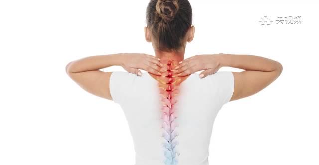 脊椎出问题，全身关节都遭殃？海外华人看不了国内健康科普，这“连锁危机”怎么破？