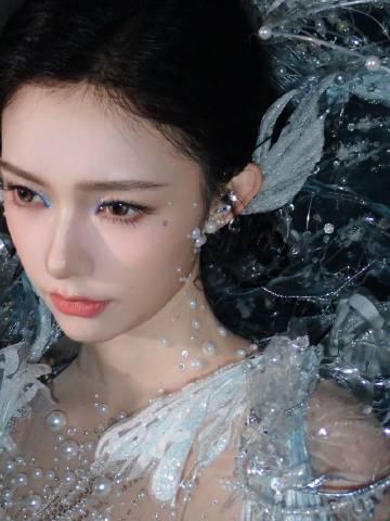 林允全开麦演唱引热议！自曝紧张到想哭，海外粉丝如何同步追星不卡顿？