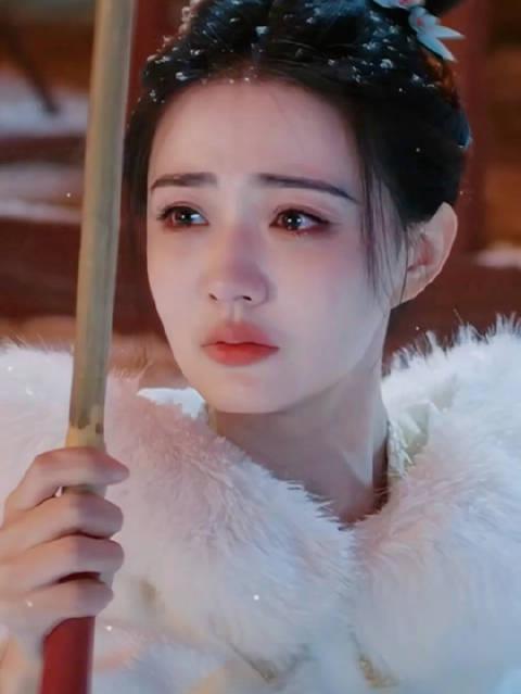 海外华人追剧遇阻?徐璐一把伞切换两种气质,这些技巧让你不再错过精彩